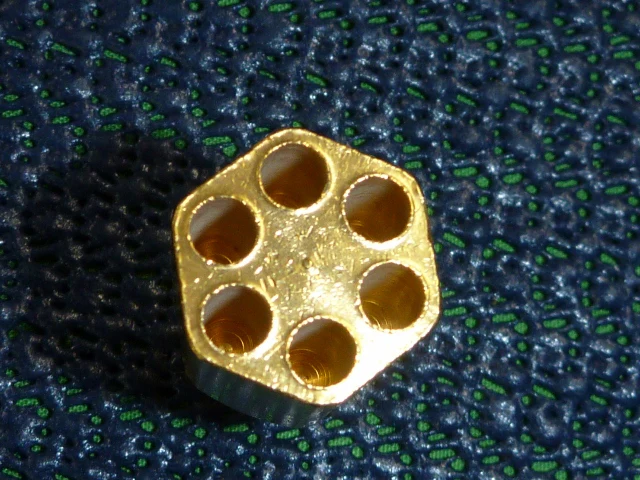 6-Hole Brass Cluster Base - Image 5